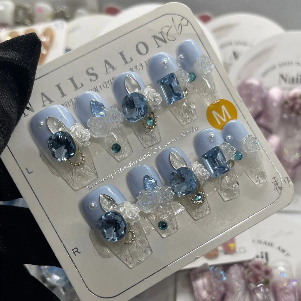 M size Elegant Blue and White Nail Art Set